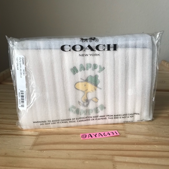 Coach X Peanuts large wristlet🎈🎈 - Picture 3 of 8